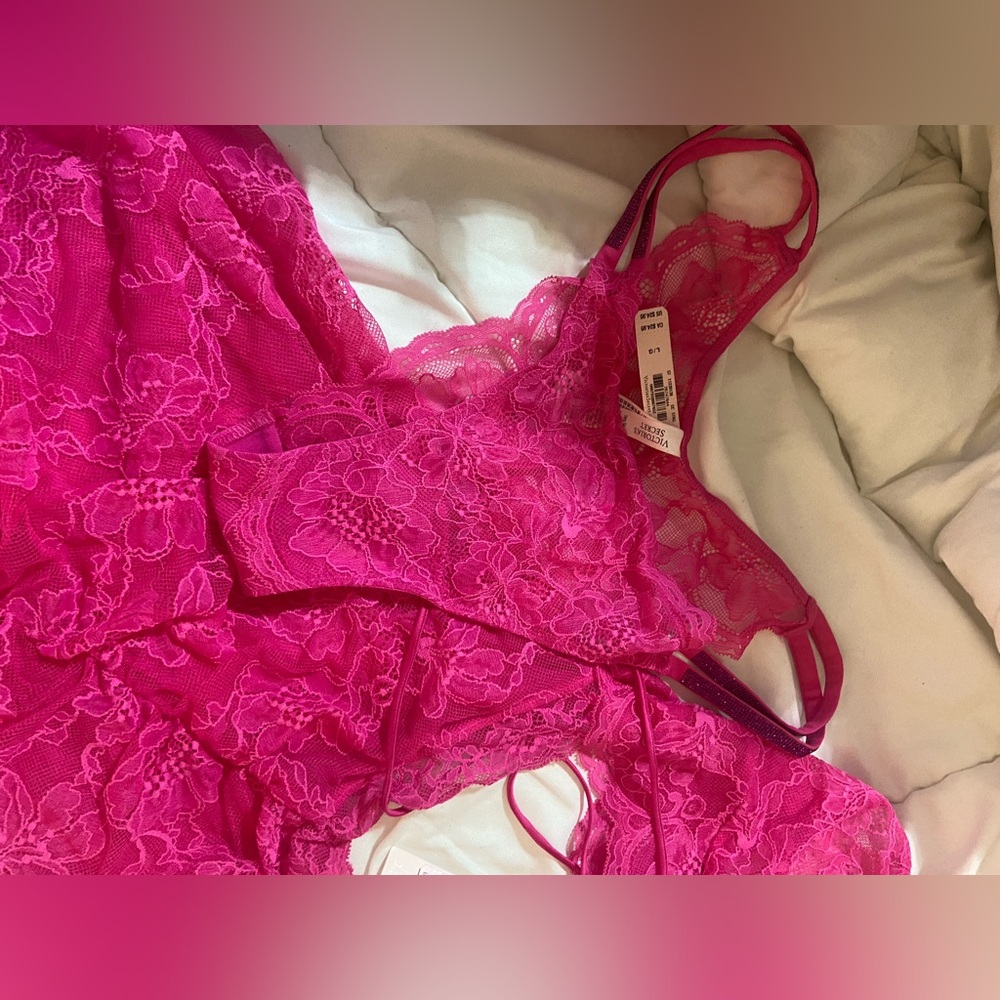 Victoria Secret - Picture 4 of 5